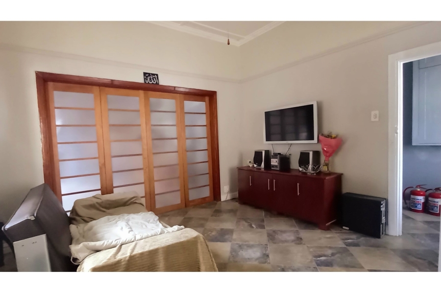10 Bedroom Property for Sale in Maitland Western Cape